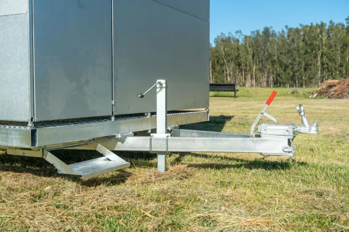 tow hitch for easy towing on the Chicken Caravan 450
