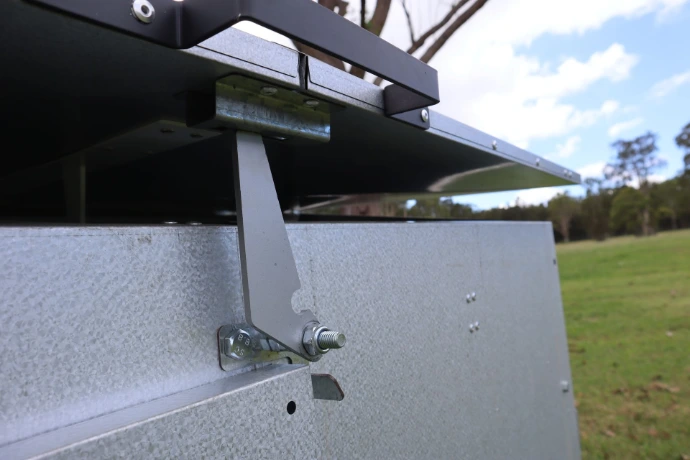 Chicken Caravan 30 latch holding up roof for ventilation